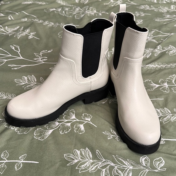 White Lug Boots - Picture 1 of 1